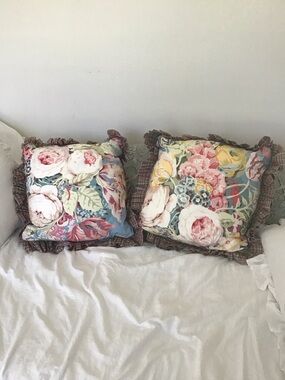 VINTAGE Cottage core throw pillows floral with a plaid ruffle border.